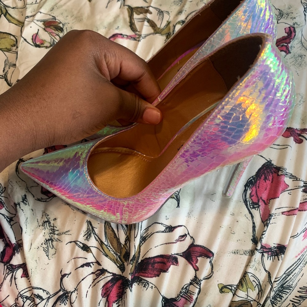 Shoes - Picture 2 of 3